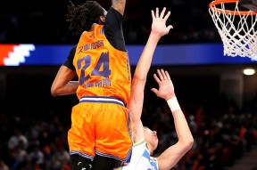 九游社区-关于今晚法兰克福备战CBA常规赛；防线松动细节曝光；球迷炸锅；身体对抗强度拉满的信息