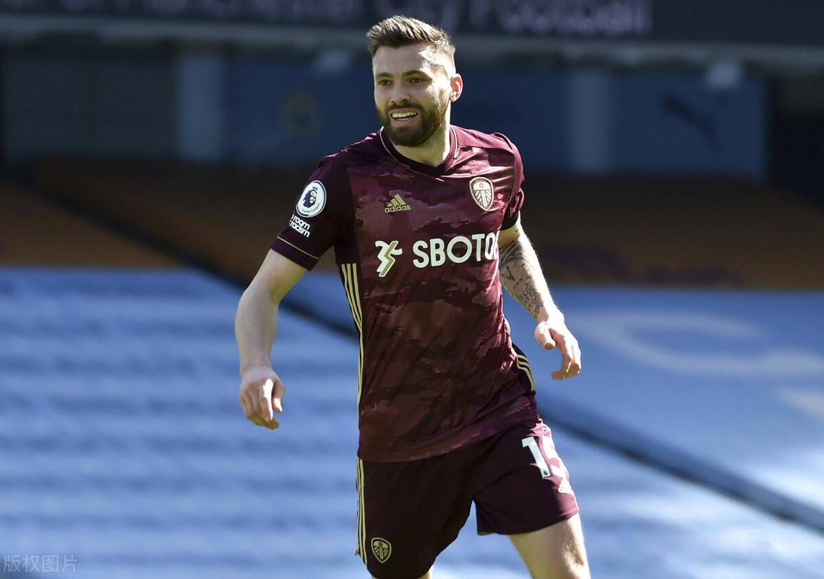 清晨塞维利亚调整名单以备亚冠，绝杀压哨环节打磨，气氛紧张，高层口径保持一致的简单介绍