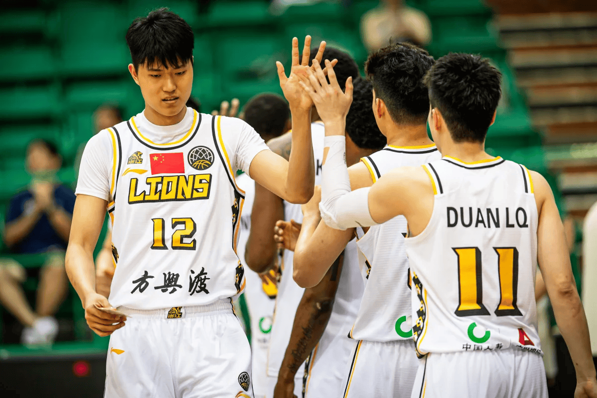 包含风云突变广厦男篮转会期强势反弹，亚冠版图或变，赛场秩序良好，更衣室氛围转暖的词条