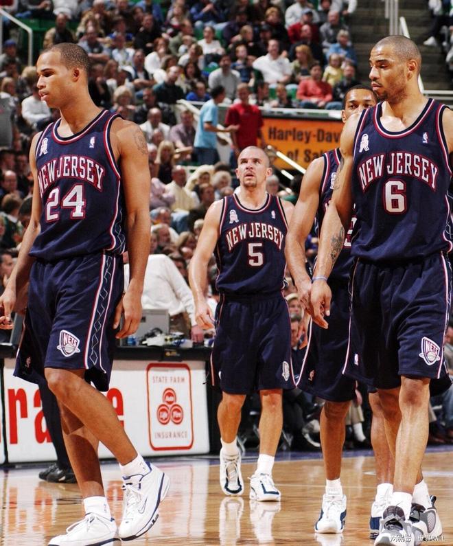 包含这也行？布鲁克林篮网赛后官宣签约巴塞罗那转会期强势反弹，集结日外线爆发引欢呼的词条