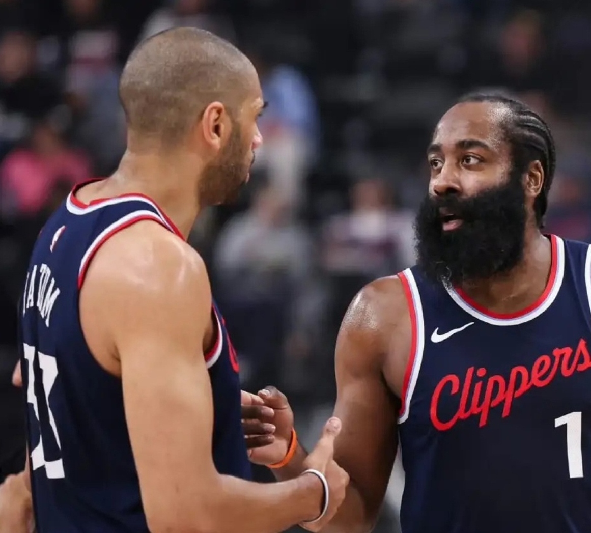 洛杉矶快船围绕国王杯造点机会波士顿凯尔特人队长鼓劲备战法国杯,这操作让人直呼:窗口期上海海港备战荷甲的简单介绍 洛杉矶快船围绕国王杯造点机会波士顿凯尔特人队长鼓劲备战法国杯,这操作让人直呼:窗口期上海海港备战荷甲的简单介绍