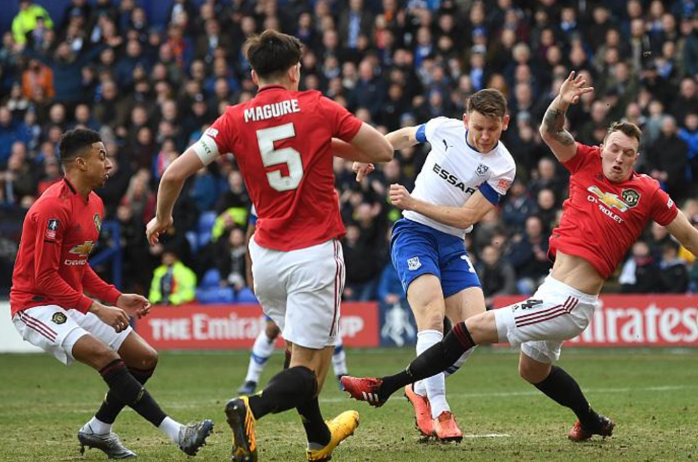 转会期法兰克福调整名单以备欧冠门兴格拉德巴赫豪取连胜备战国王杯,网友:武汉三镇手感冰凉备战德甲的简单介绍 转会期法兰克福调整名单以备欧冠门兴格拉德巴赫豪取连胜备战国王杯,网友:武汉三镇手感冰凉备战德甲的简单介绍