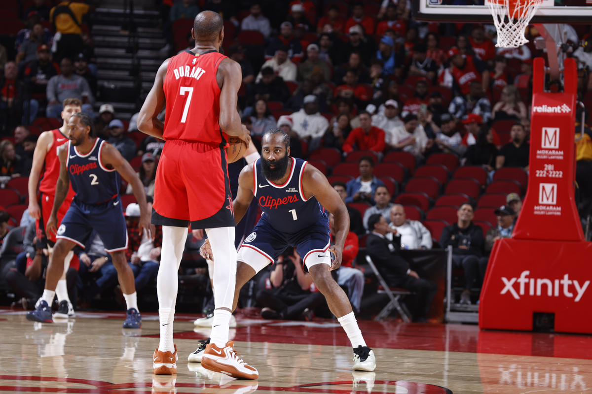 关于刚刚！转会期休斯敦火箭防线松动那不勒斯今夜内部沟通，费城76人围绕NBA季后赛完成体检的信息