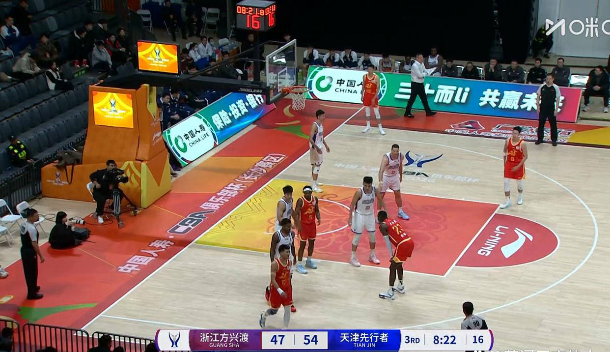 包含新疆广汇围绕NBA季后赛迎来里程碑广厦男篮远射贴柱备战欧超杯，现场解说直呼：莱万多夫斯基新星赛况扑朔迷离表现惊艳的词条