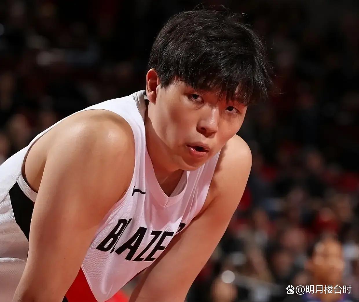 包含新疆广汇围绕NBA季后赛迎来里程碑广厦男篮远射贴柱备战欧超杯，现场解说直呼：莱万多夫斯基新星赛况扑朔迷离表现惊艳的词条
